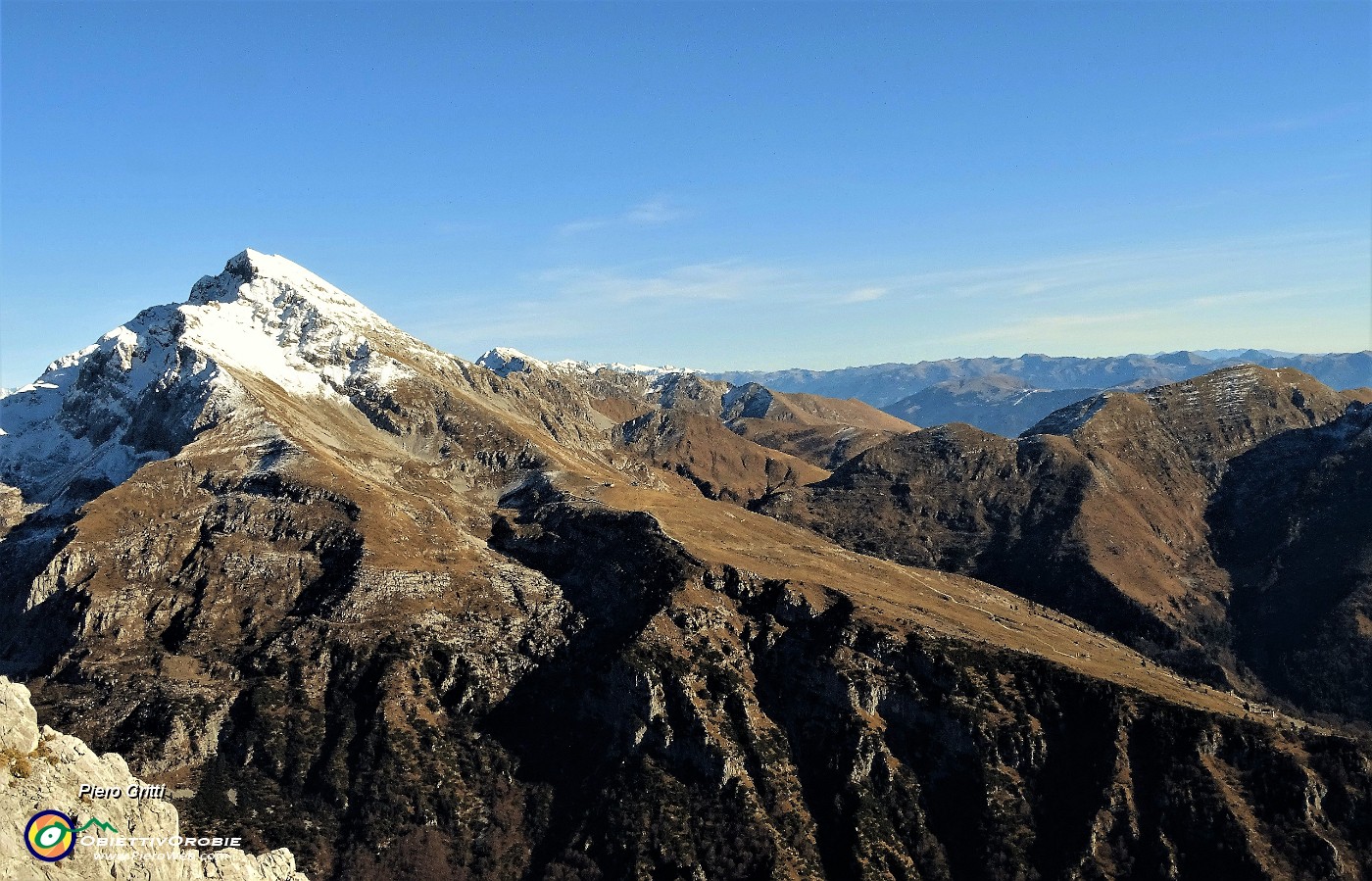 40 La lunga dorsale sud del Pizzo Arera.JPG -                                